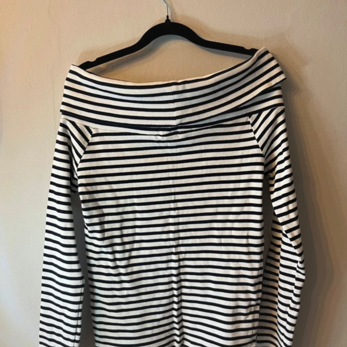 Randig offshoulder topp i bomull - 1