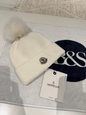 Moncler | Women’s white beanie - Brand new with tags! 100% original. Send an offer :)