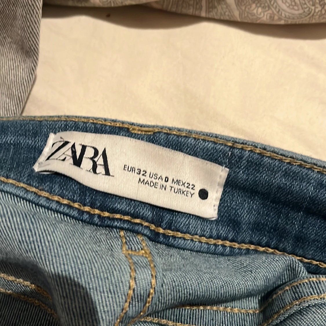 Blå bootcut jeans från Zara, strl 32