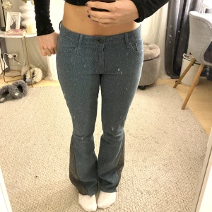 Mönstrade jeans - Säljer dessa så coola lågmidjade jeansen från Marc Jacobs som jag sytt själv! Så unika💘💘