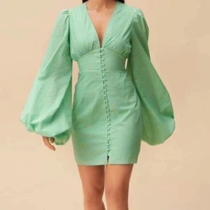 ADOORE klänning mini modell utgått  - Supersöt adoore klänning som tyvärr var för liten för mig. Modellen har utgått och går inte att få tag i längre. Nypris: 1495