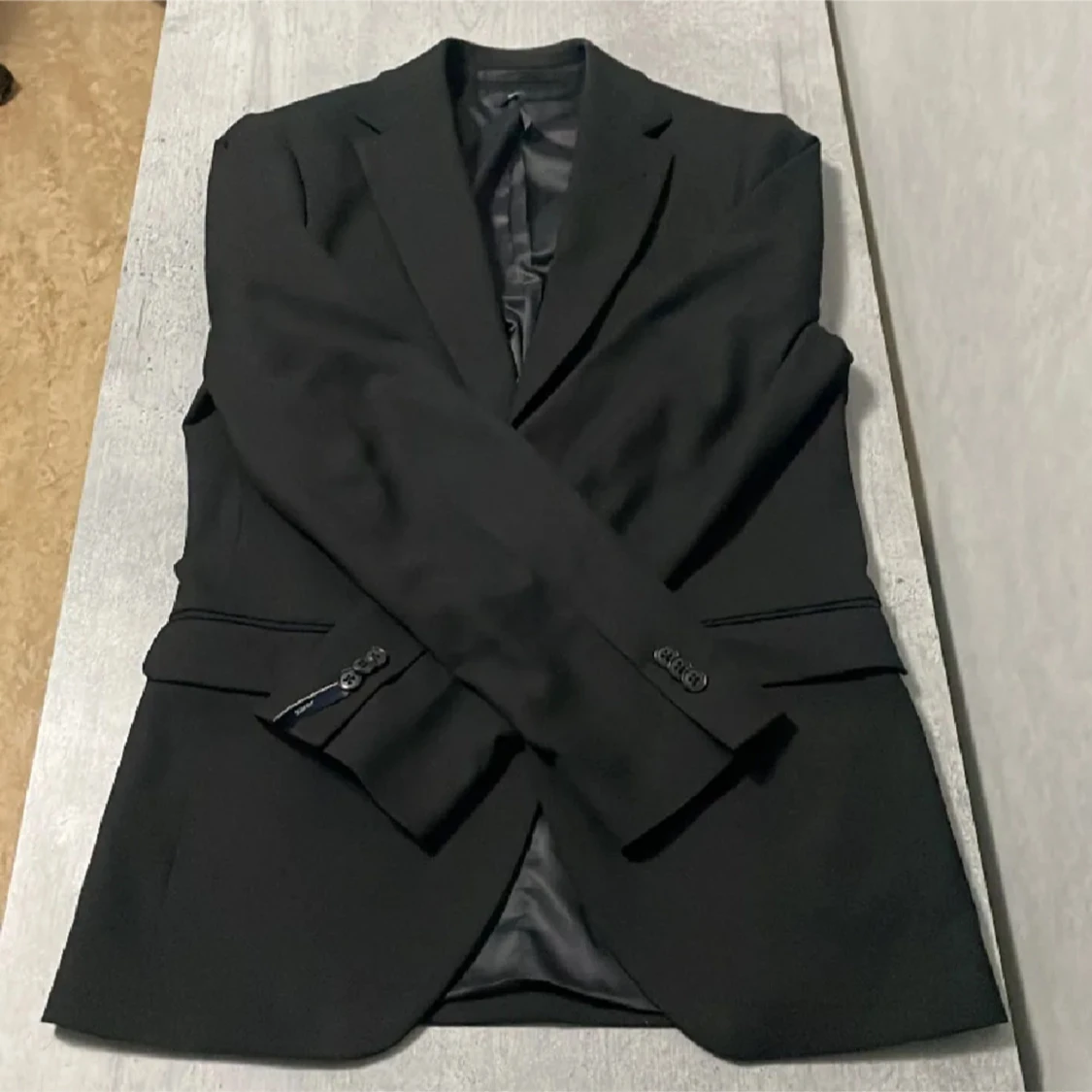 Först till kvarn! Svart kostym från Brothers - 1