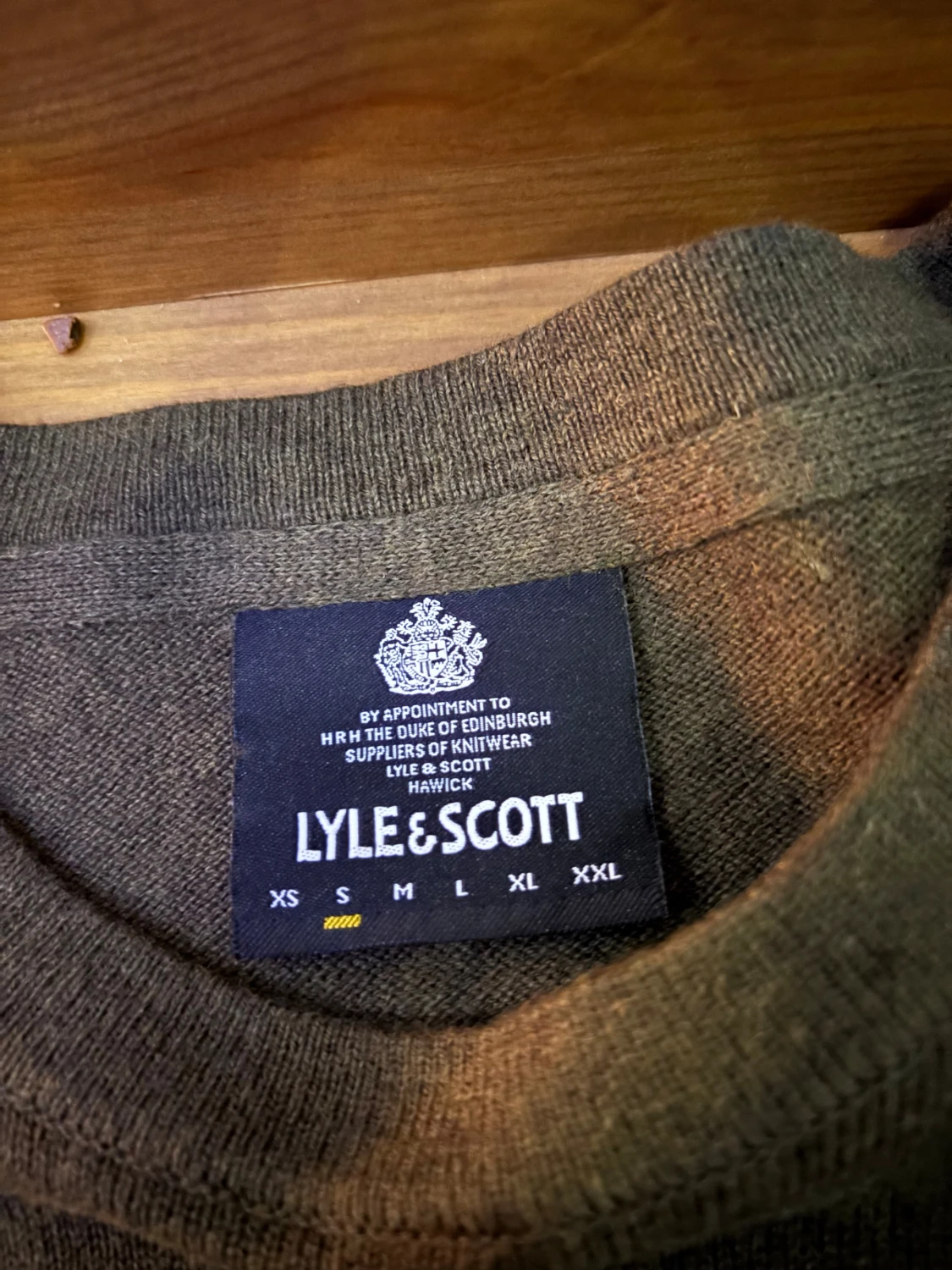 Olivgrön stickad tröja Lyle & Scott