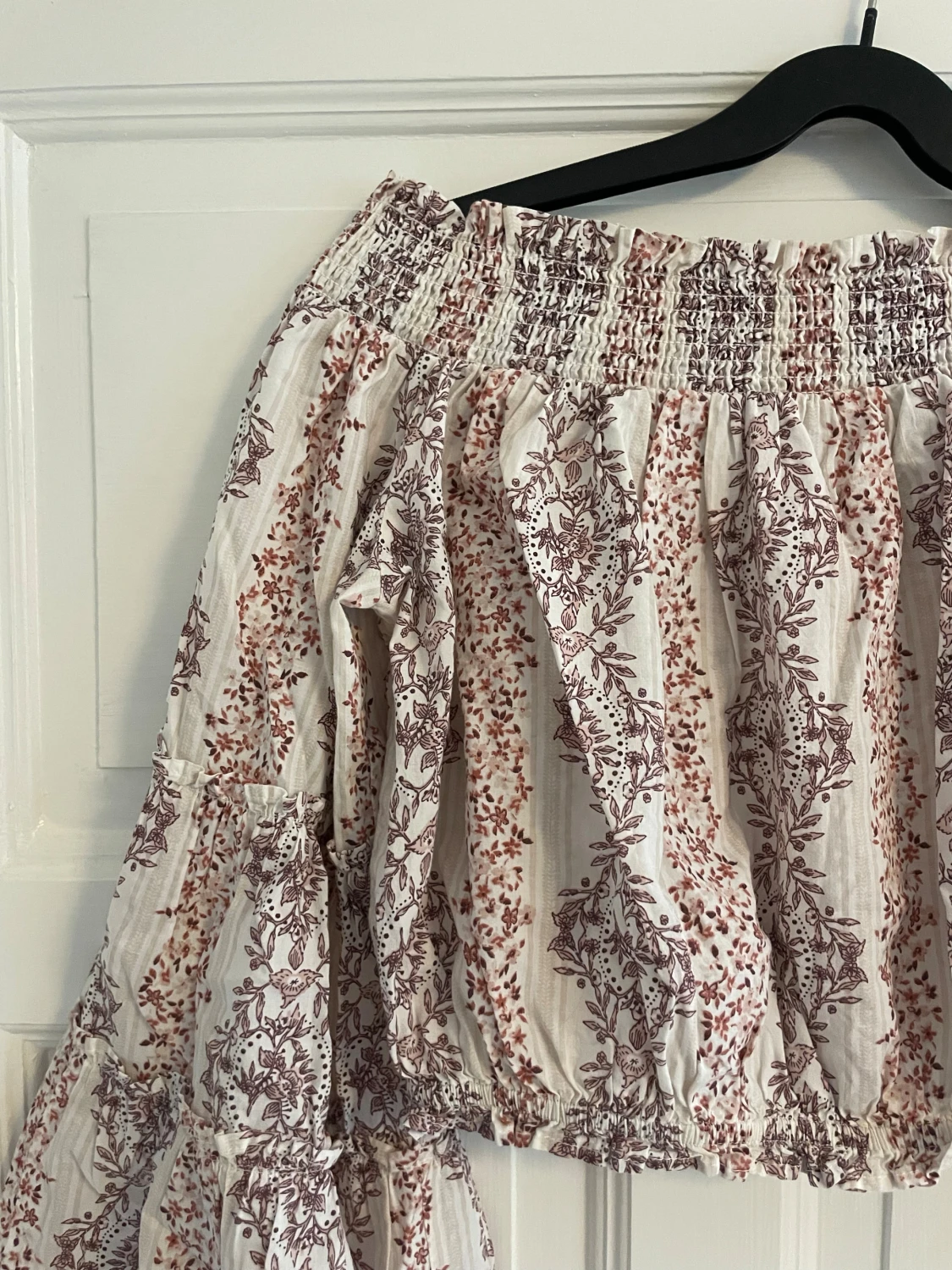 Unik off-shoulder blus