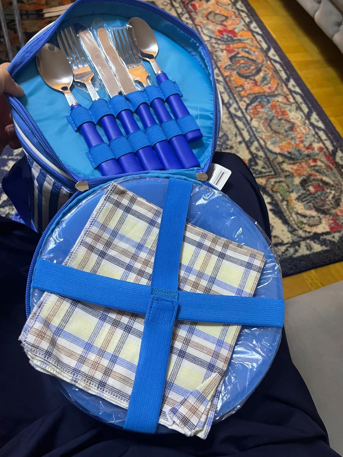 Picknickväska med bestick och tallrikar - 1