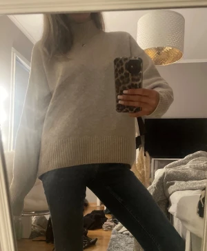 Stickad beige tröja - Varm och mysig stickad tröja. Jätteskön nu till vintern!😍😍