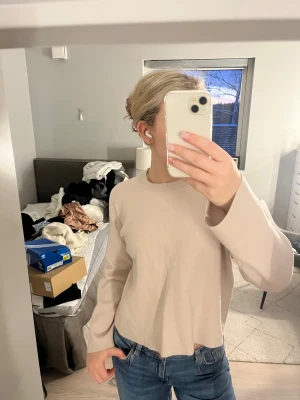 Tröja  - Beige/rosa tröja från Nelly, storlek xs💓