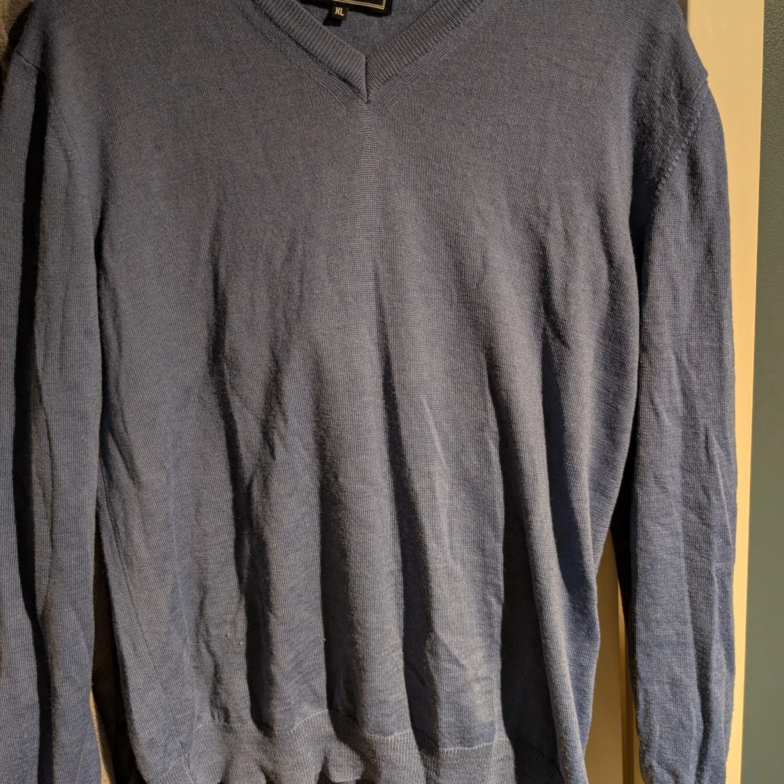 Blå stickad v-ringad tröja XL