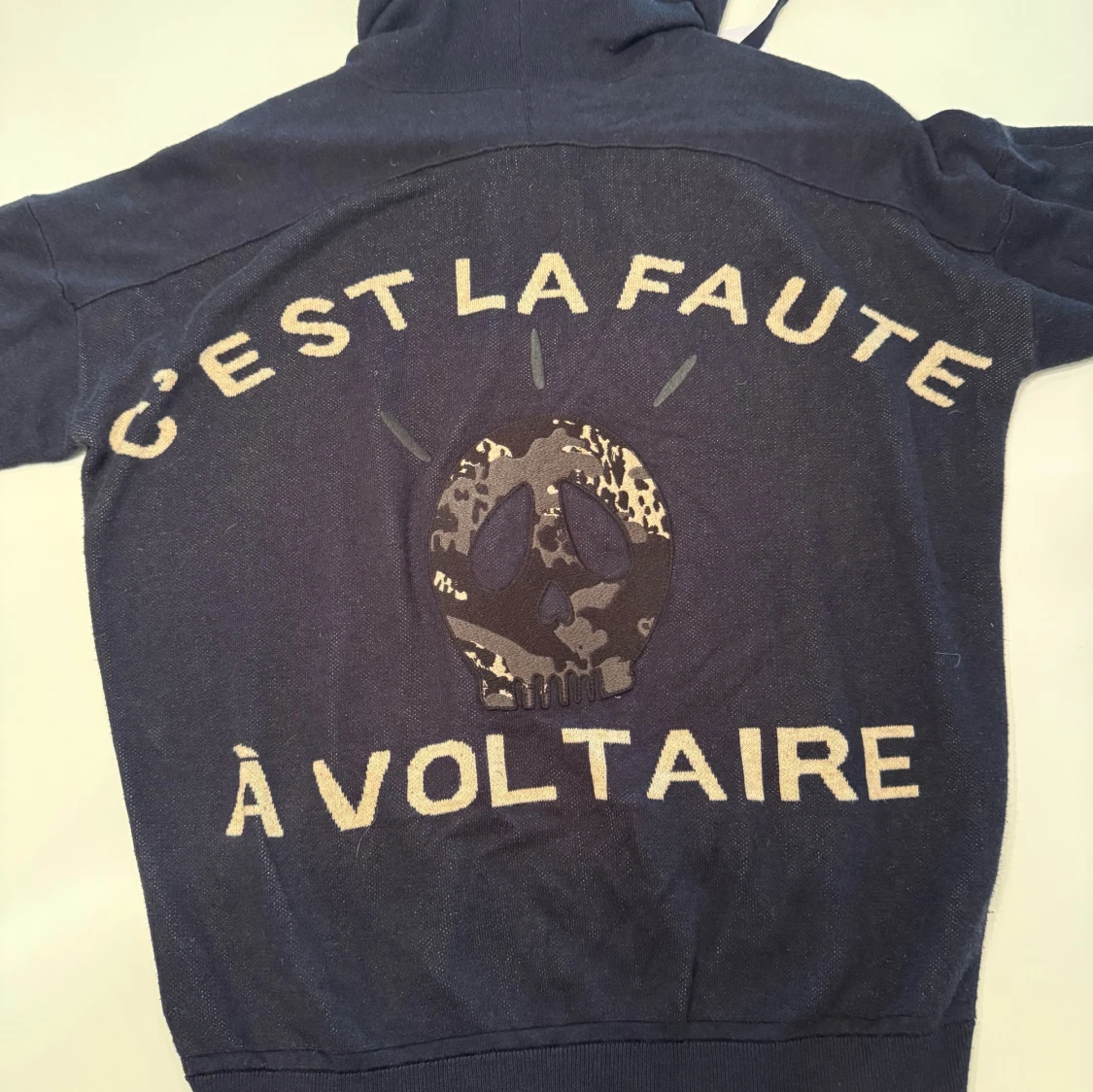 Marinblå kofta från Zadig & Voltaire