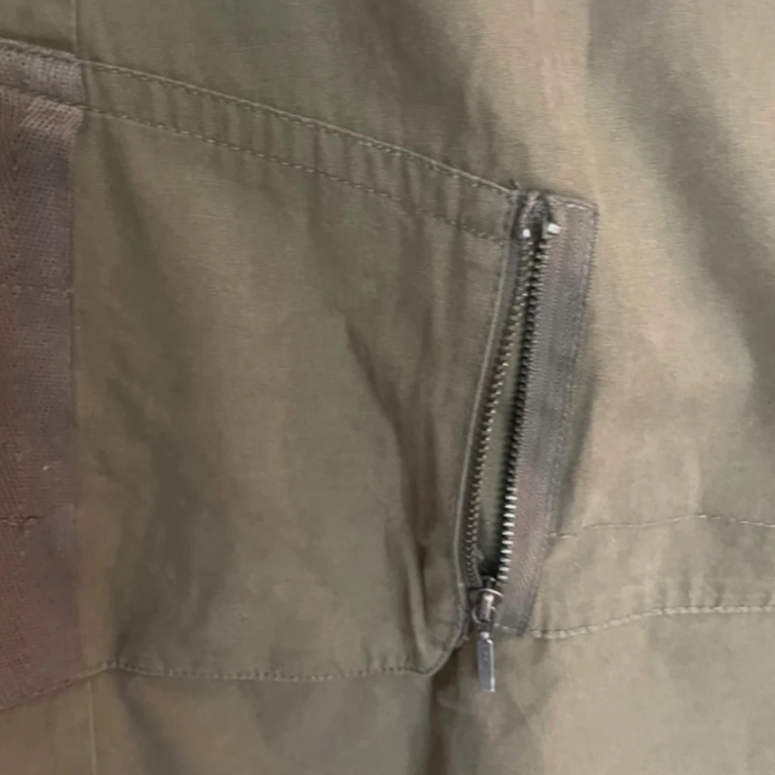 Olivgrön utilitykjol med dragkedja - 2