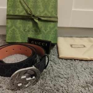 Svart bälte  - Allt följer med som är på bilden 