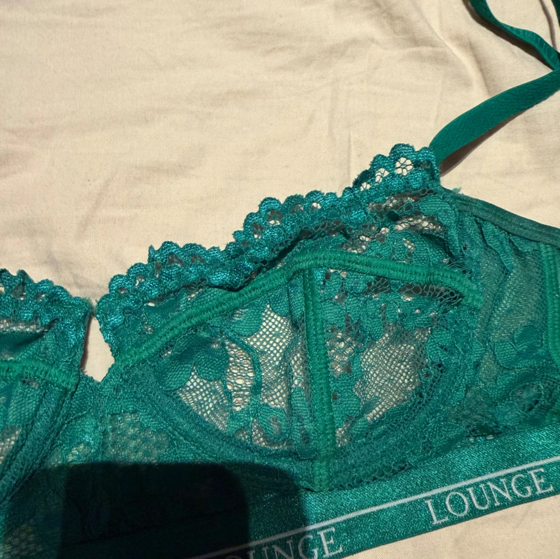 Grön spets bralette från Lounge - 3