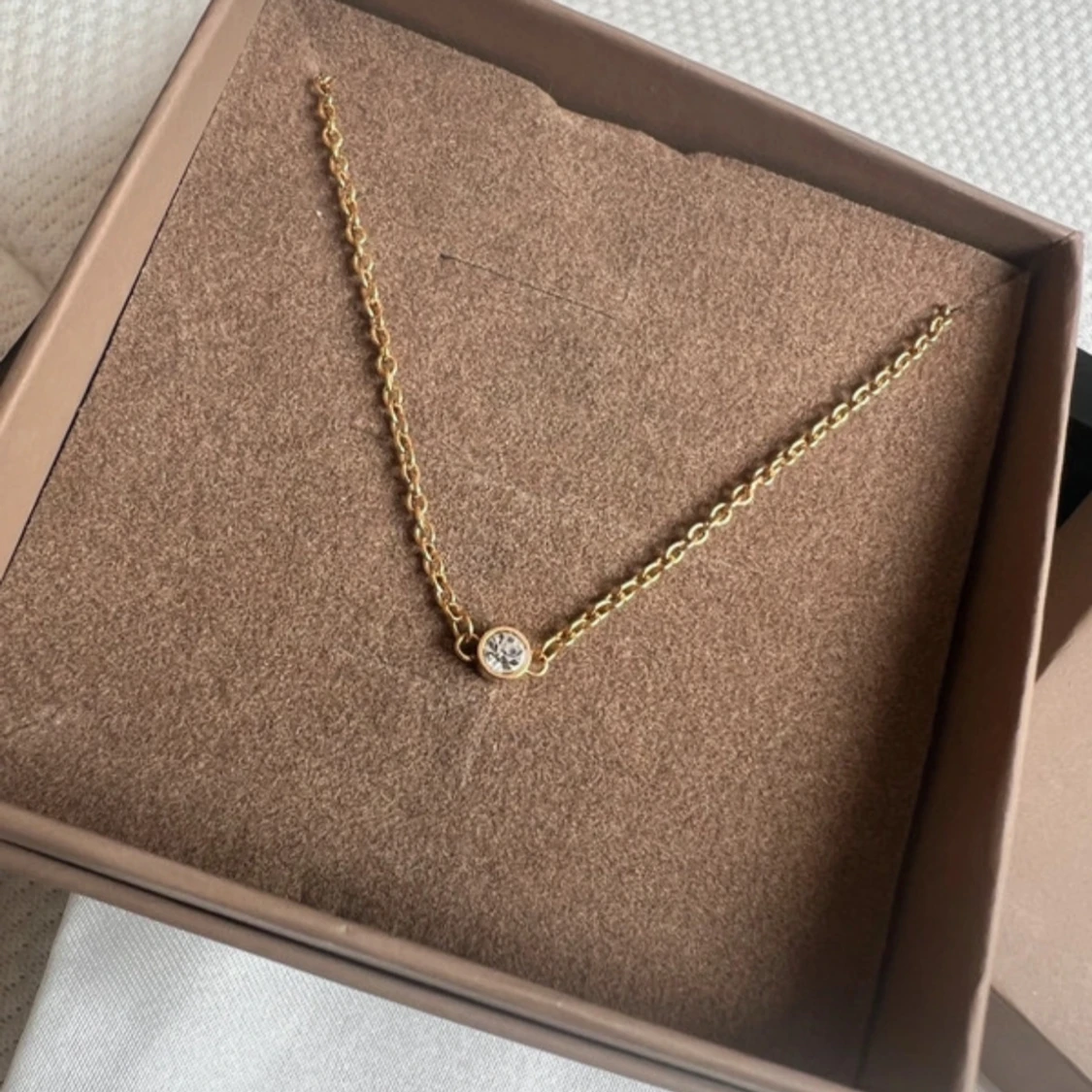 Mockberg halsband med guldton och sten - 1