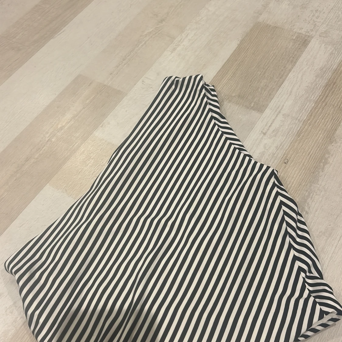 Randig svartvit topp - 1