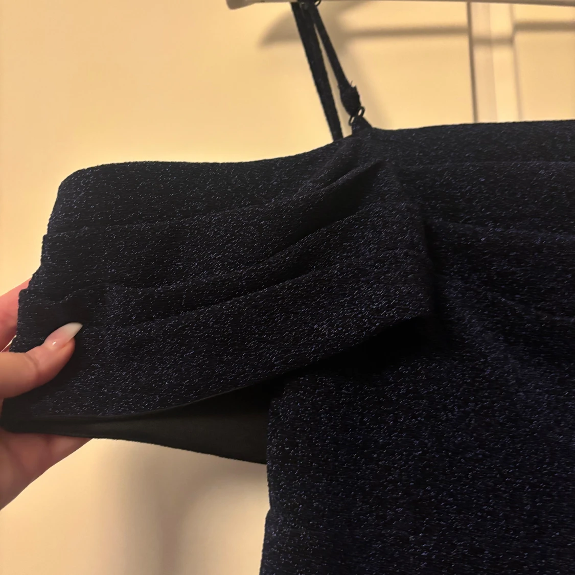 Marinblå glittrig långklänning - 4