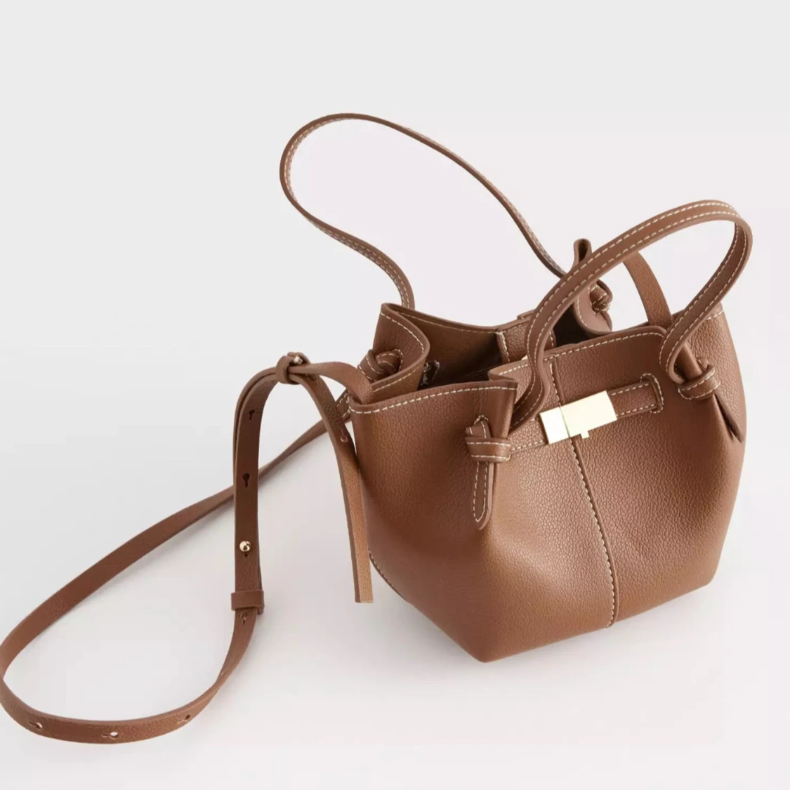 Svart handväska med axelrem - 3