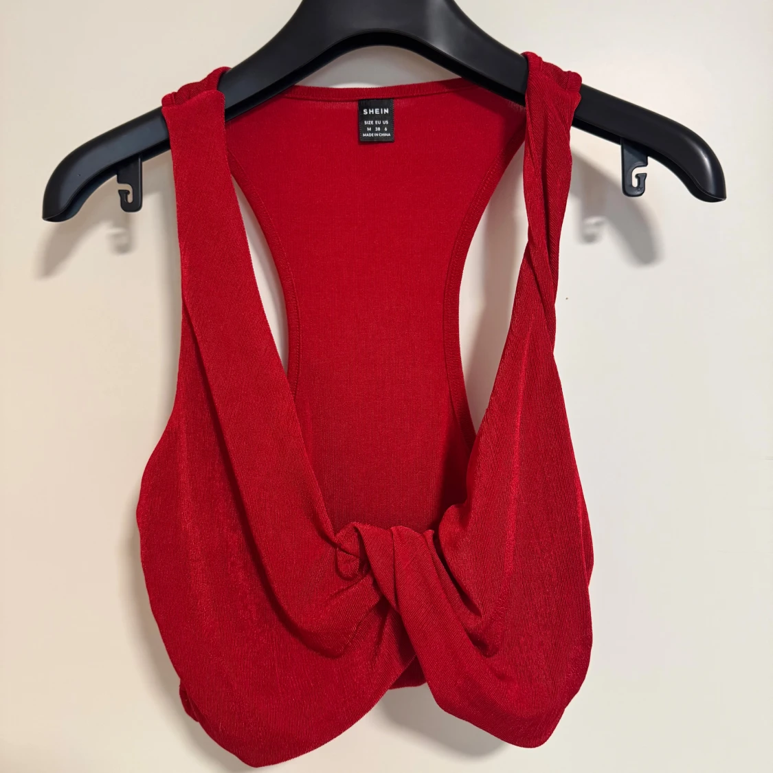 Röd twistad linnetopp från SHEIN