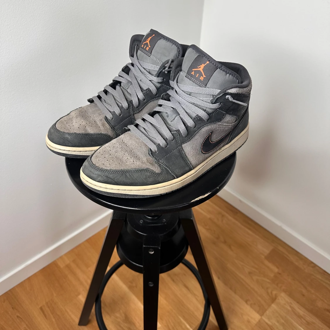 Nike Air Jordan 1 Mid Grå/Orange