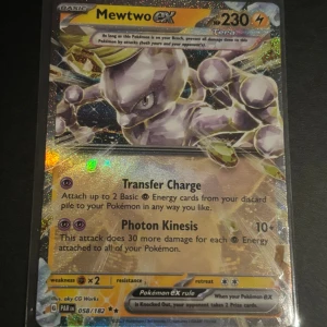 Mewtwo ex #58 - Säljer nu mitt Mewtwo ex #58 kort. Väldigt bra skick, varit sleevad sen jag öppnadet det och bra förvarad.