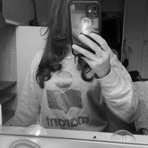 Isabel Marant tröja - Intressekoll på min glittriga Isabel marant tröja, skriv hur mycket ni hade kunnat köpa för❣️❣️❣️