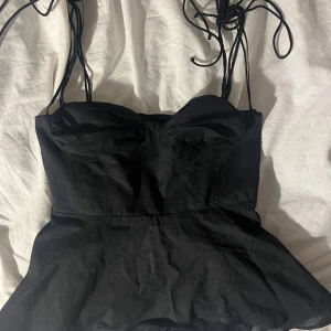 Populär Zara topp  - Storlek xs, nästan oanvänd säljer då den är för liten