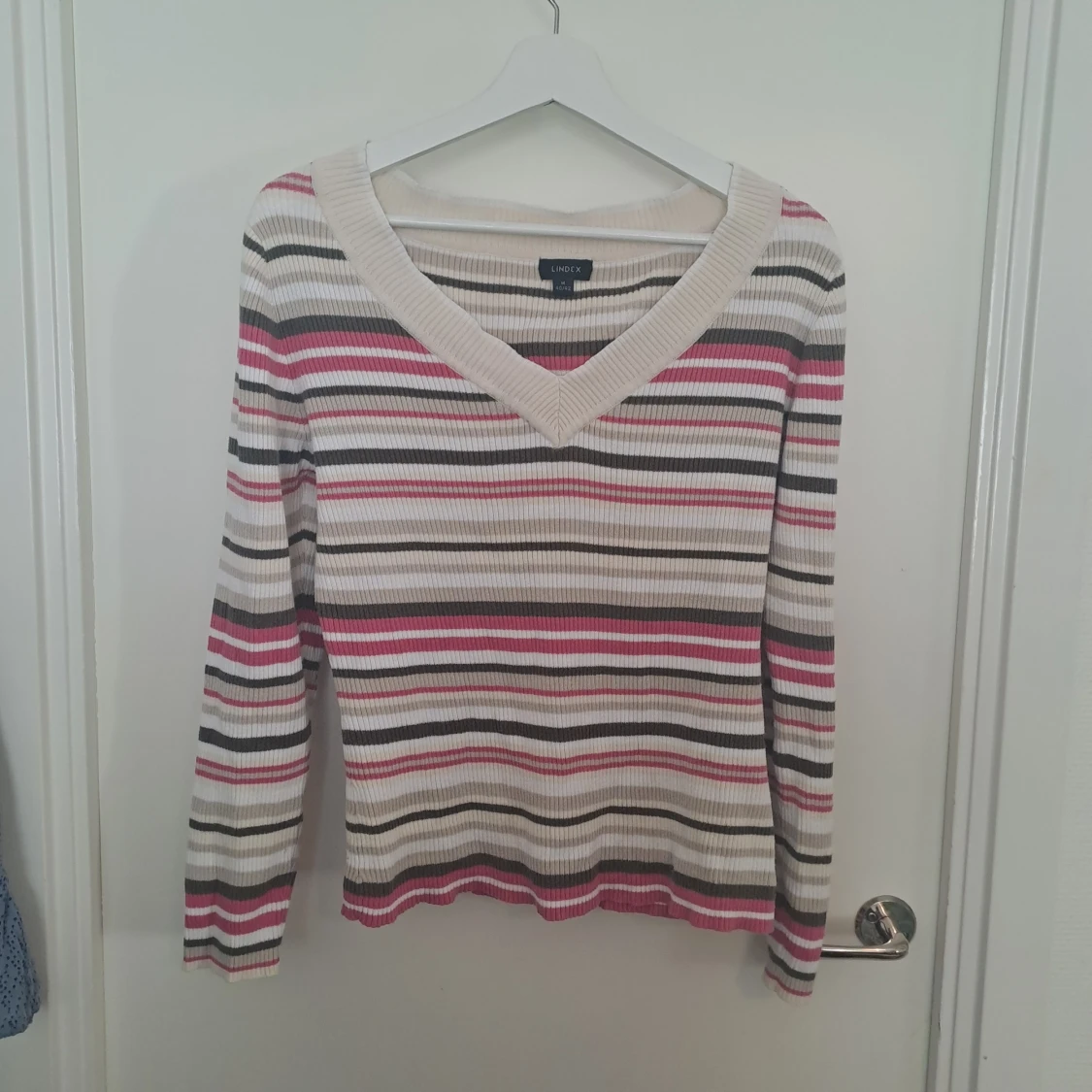 Randig ribbad tröja