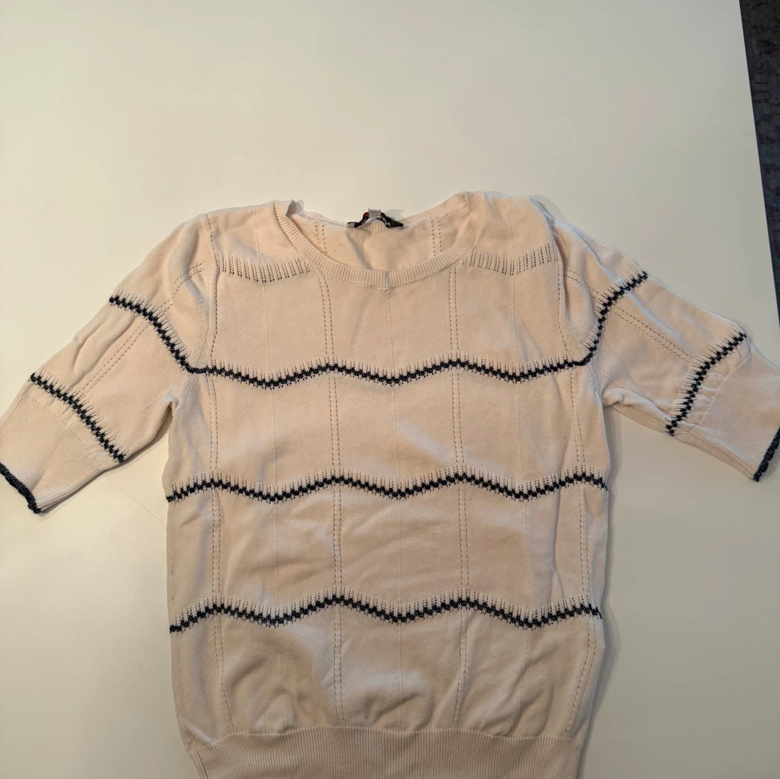 Kortärmad stickad tröja