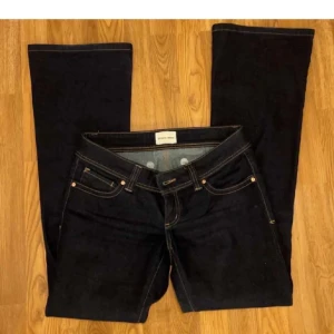 Tall bootcut jeans  - Säljer de här super fina jeansen från nelly som bara kommit till användning 1 gång eftersom de är lite för stora. De är i storlek W28 💗 nypris är 1000