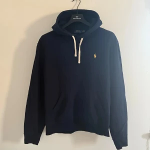 Ralph Lauren Hoodie - Fet Ralph Lauren hoodie // Storlek M // Kontakta för mer bilder eller info!🙌🏻