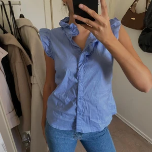 Blå blus - Jätte söt blus från Holly Whyte. Inga defekter! 💙