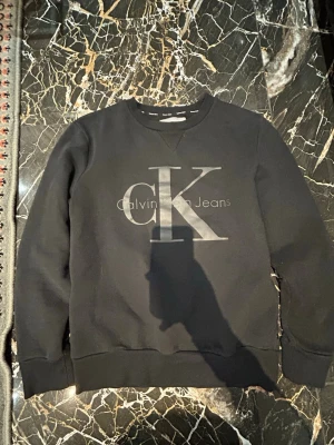 Tröja  - Är använd några gånger. 