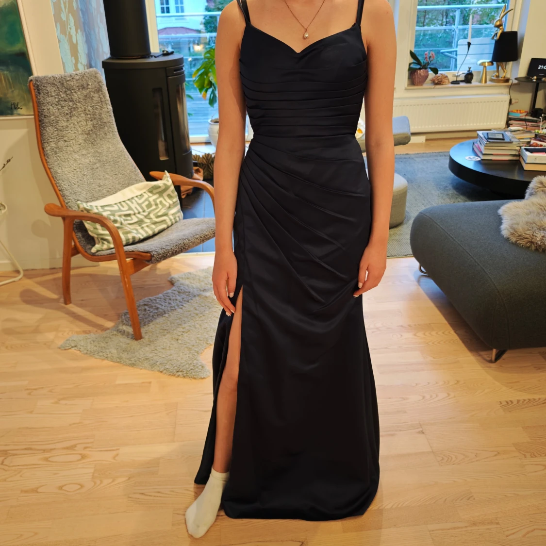 Marinblå balklänning med slits  - 1