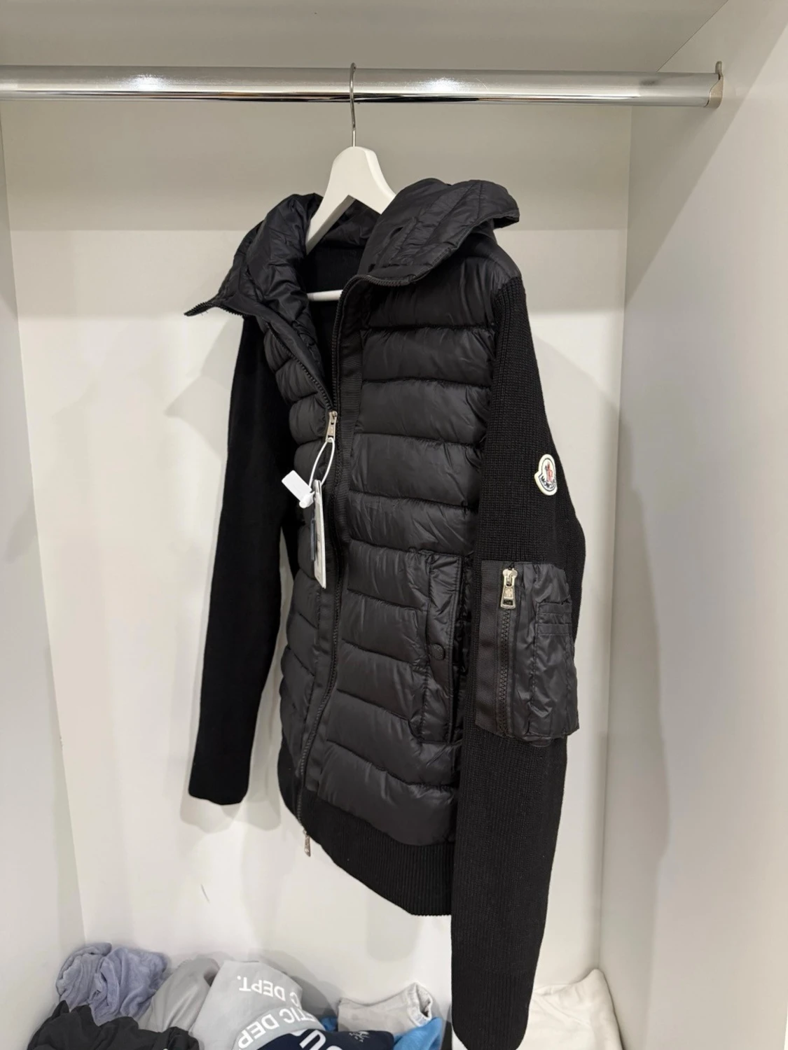 Svart cardigan jacka från Moncler