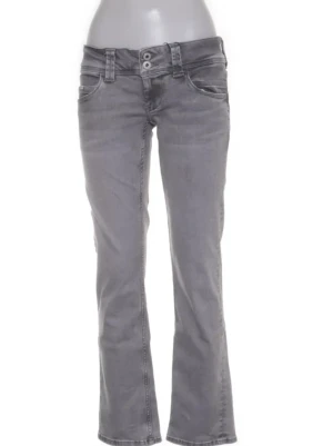 Grå bootcut jeans low wasit pepe jeans!✌️💘 - Snygga grå jeans med bootcut-modell nästan helt oanvända!🩷🩷🩷