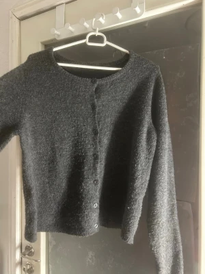stickad kofta - jätte fin stickad kofta från lager 157 i storlek S