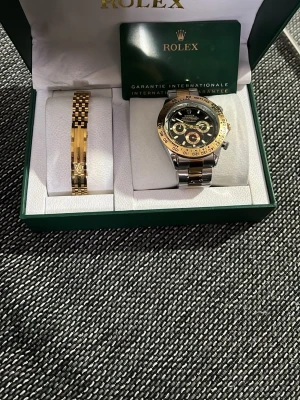 Klocka och armband  - Helt nya top bra affär snabb pris du får med allt i bilden