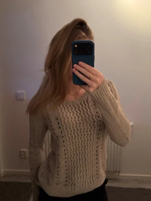 Beige stickad tröja  - Stickad tröja