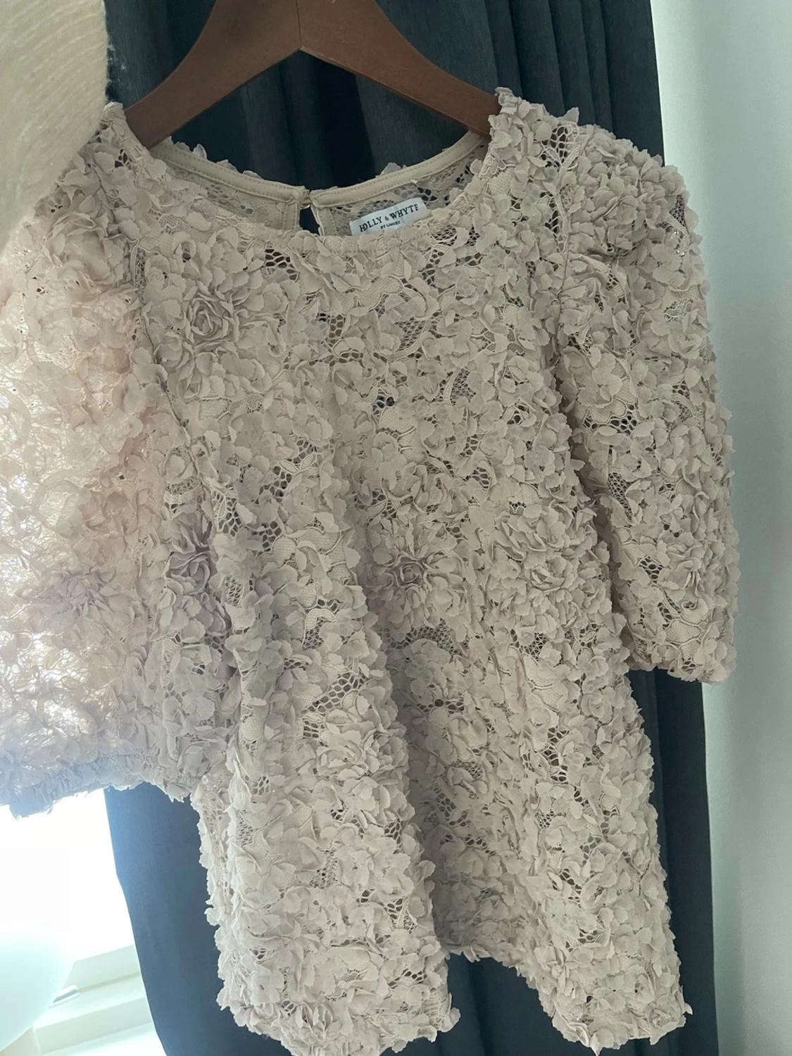 Beige blommig topp från Molly & White - 2