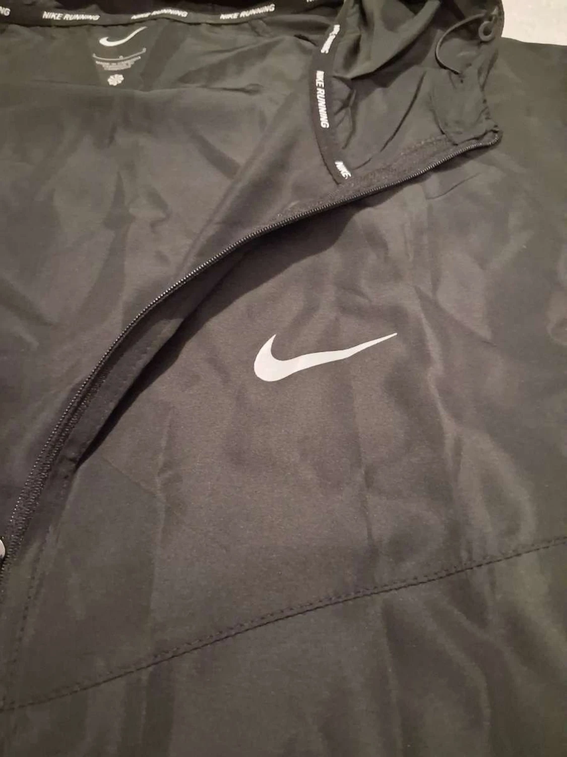 Svart Nike vindjacka med huva - 1