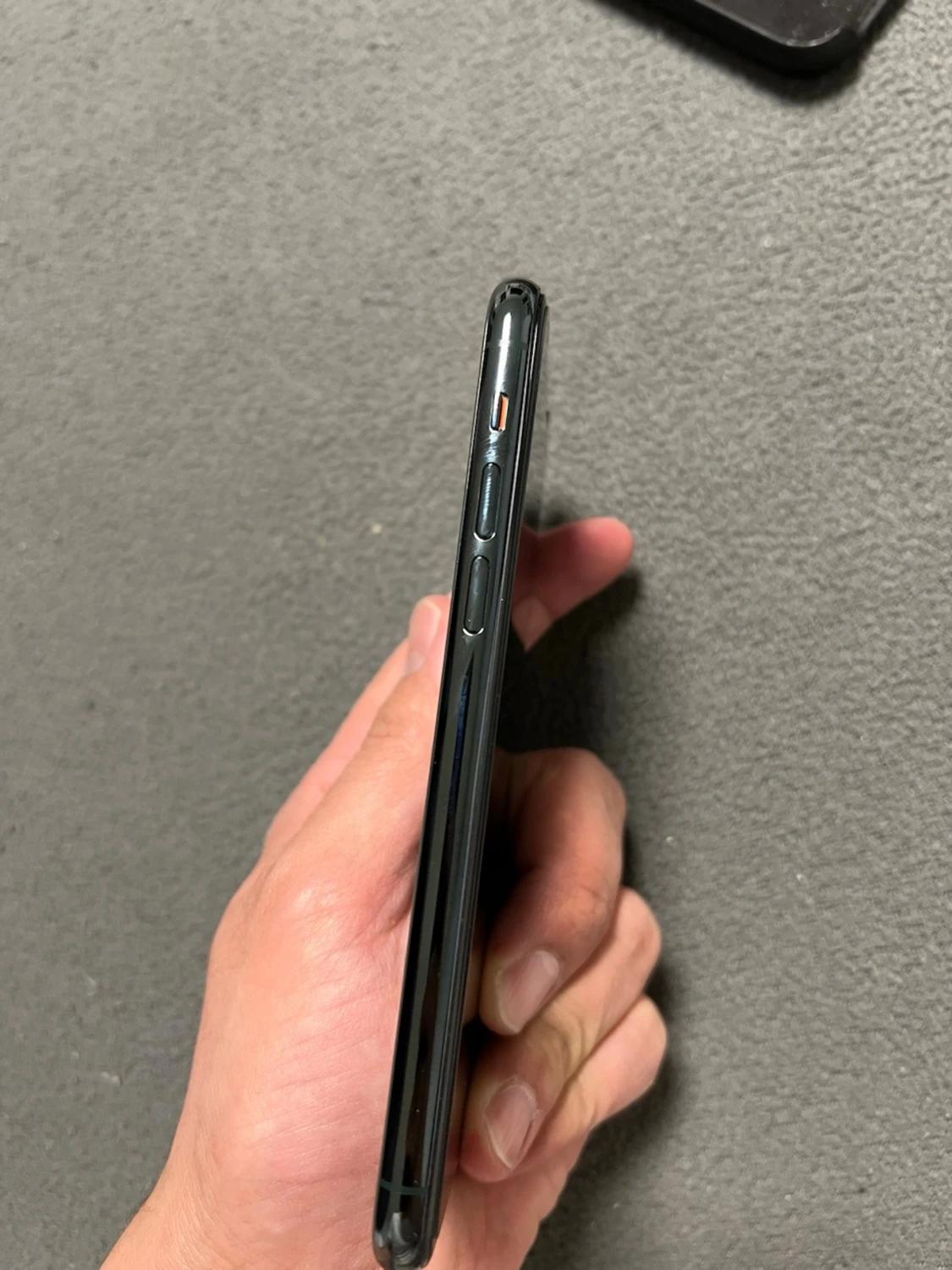 iPhone 11 Pro grön med skal - 4