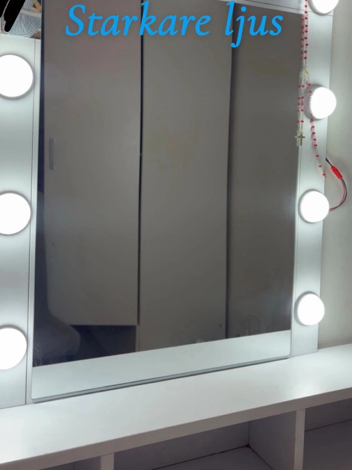 Sminkspegel med LED-belysning och bord - 1