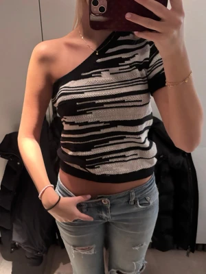 Festtopp - Sinnes najs topp, aldrig använd 🦓storlek M men passar S-XS🥰