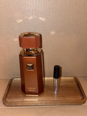 5 ml Liquid Brun sample  - 5ml sample av Liquid brun, 10% rabatt på bundles, vid köp över 99kr ingår en gratis 2ml sample 
