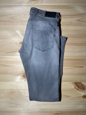 Replay ”Anbass” jeans - Modell: Anbass | Skick: 9/10 | Storlek: W30 L32 | Öppen för prisförslag | Skriv vid fråga!  