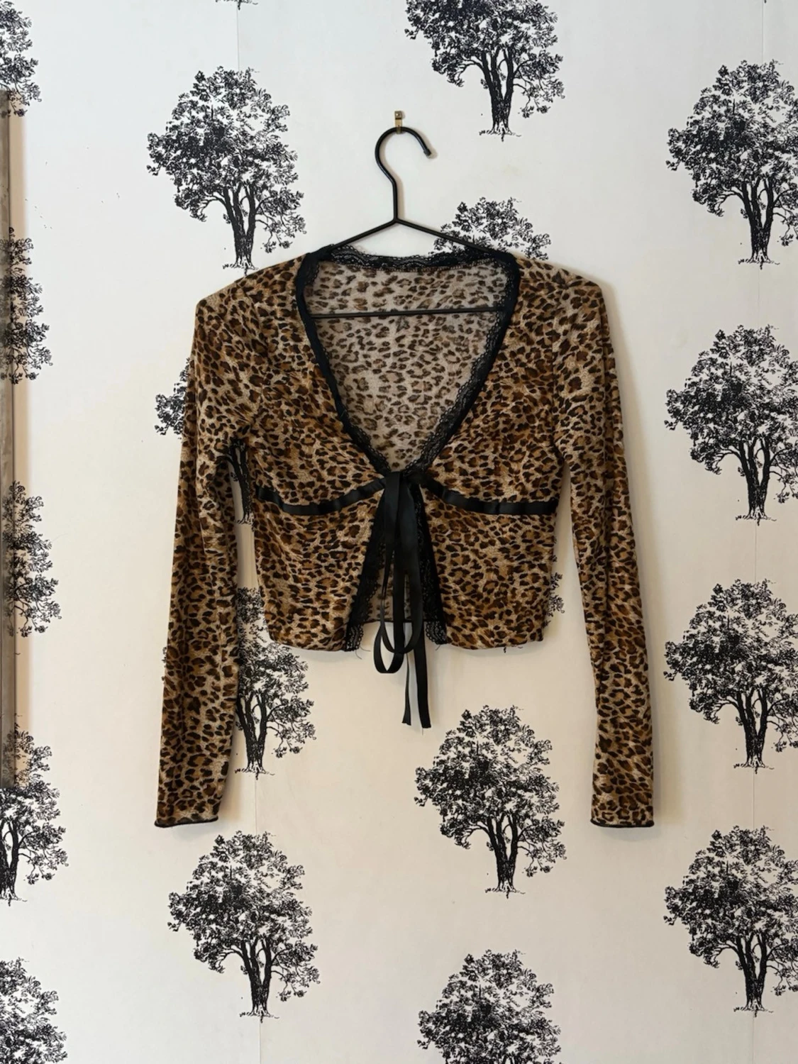 Leopardmönstrad croppad topp med knyt