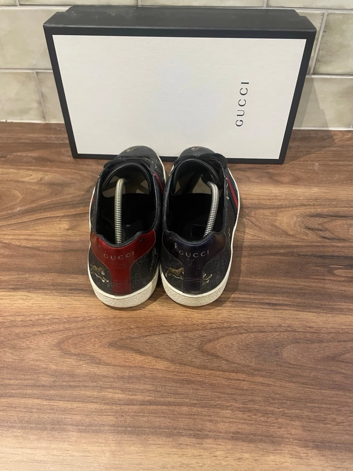 Gucci svarta sneakers med röd/blå rand - 4