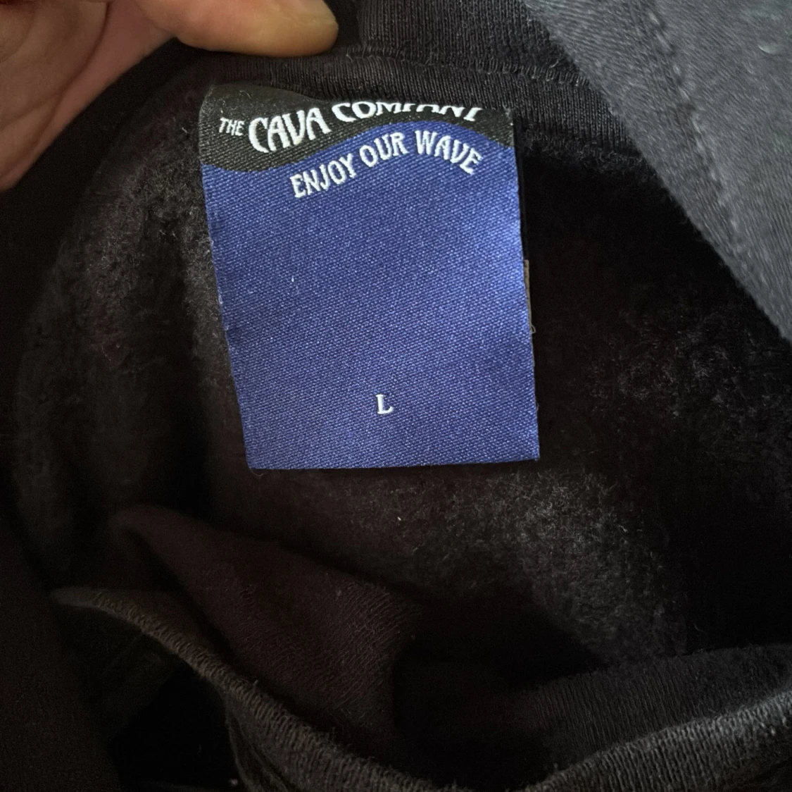 Svart hoodie från The Cava Company - 1