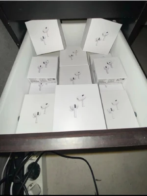 Airpods pro 2 - Tja! Jag säljer nya oöppnade hörlurar pro 2 med noisecancelling för endast 299kr styck! Jag har flera stycken på lager just nu så det är bara höra av er hur många ni vill ha, (ett par funkar också såklart). Har bilder osv om ni önskar det!