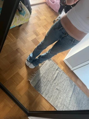 Ljusblå bootcut jeans från Lee - Säljer ett par ljusblå bootcut jeans från Lee!💗
