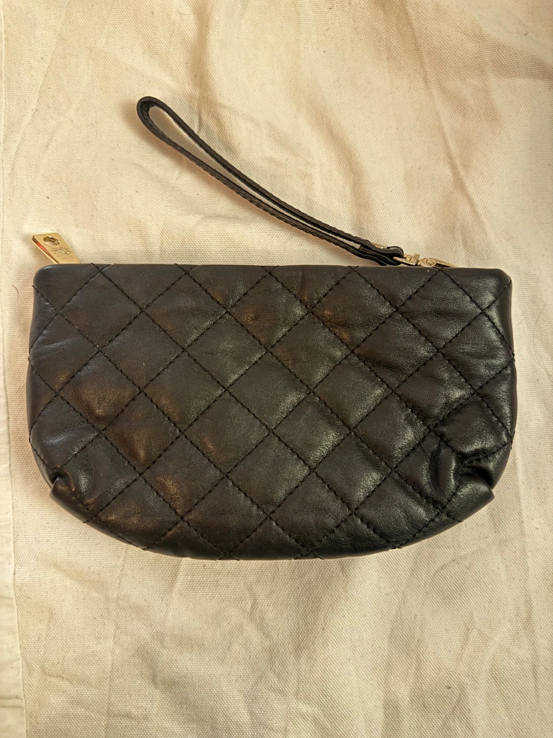 Svart quiltad kuvertväska från DKNY - 1